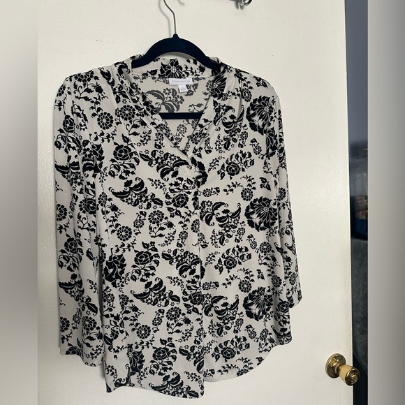 Charter Club size S glory flowery top 🖤 - Picture 2 of 10